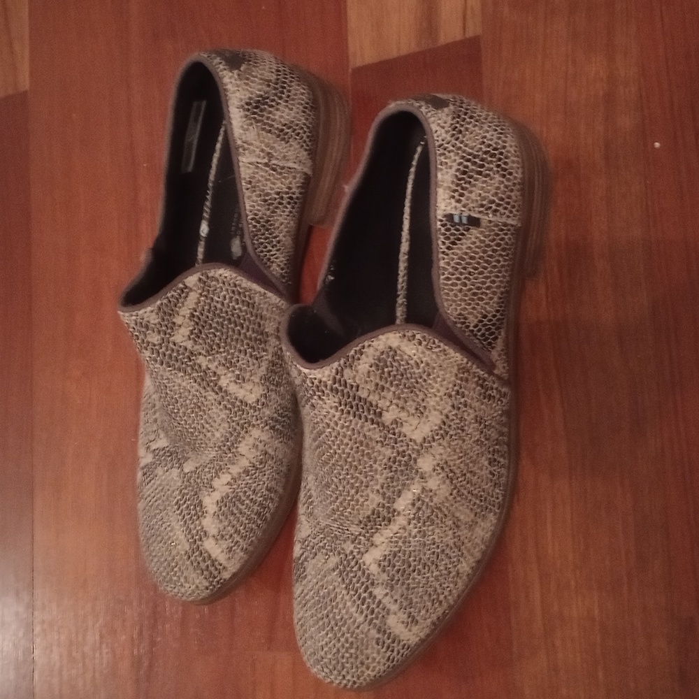 Sz. 9.5 Toms Snakeskin Loafers